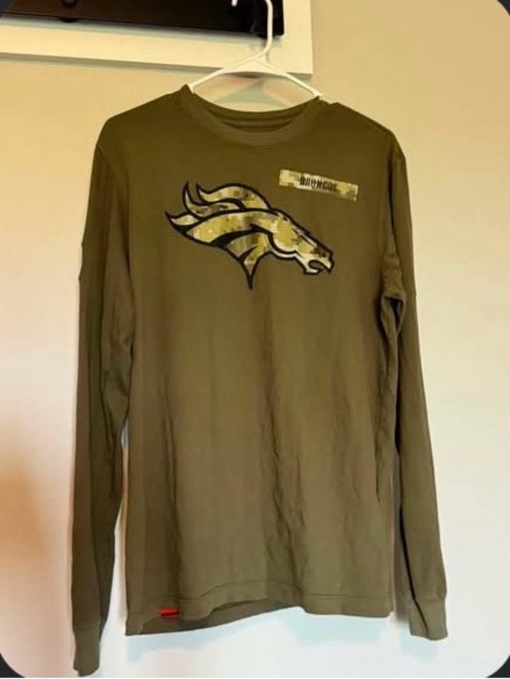 Men's Long Sleeve salute to service Broncos Crewneck Shirt - Olive Green
